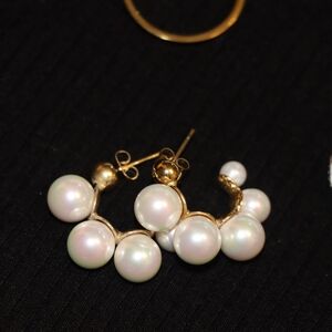 Elegant Gold and Pearl Earrings